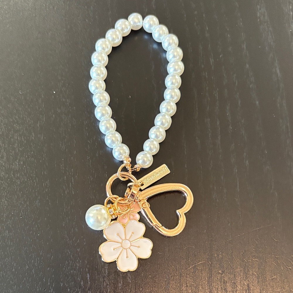 Elegant Pearl Bracelet with Flower Charm